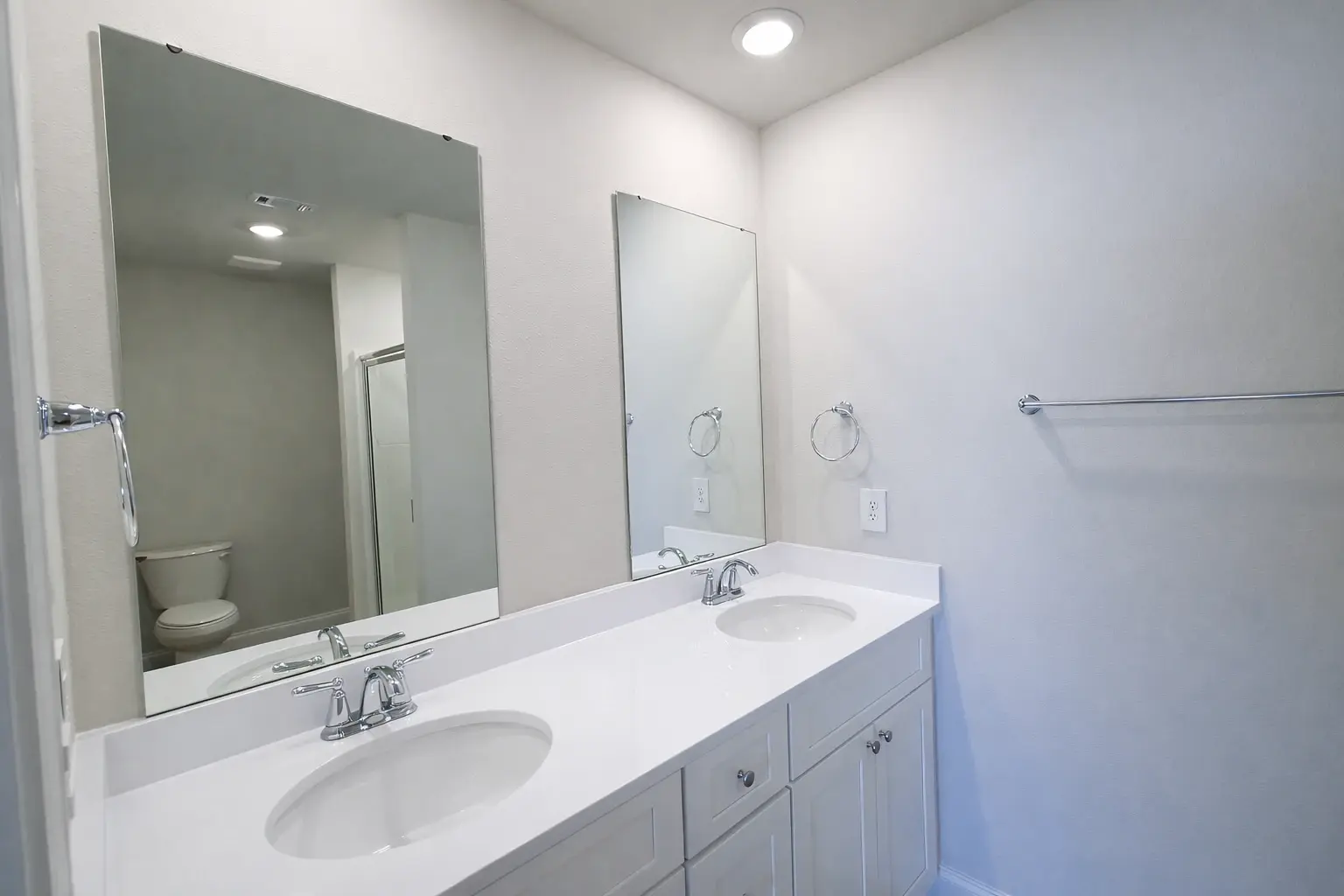 Cedar Grove Townhomes – Master Bath Double Vanity